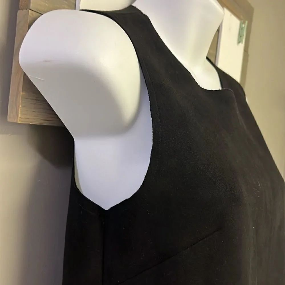 Gracia Black Sleeveless Back Zip Up Western Shell with Bottom Hem Fringe - Picture 5 of 11